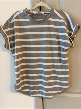 Cupio Gray and White Lace-Trim Tee